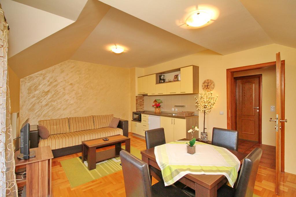 Apartments Vila Velickovic Zlatibor Bagian luar foto